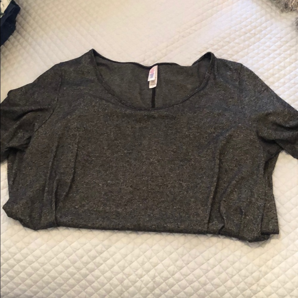 Lula Roe grey perfect T